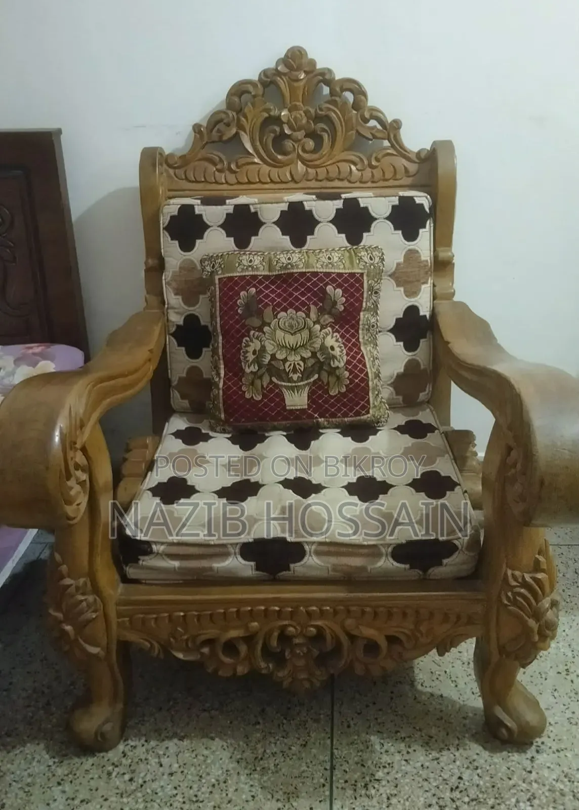 Victorian Carved Wooden Sofa Set – 5 Seater (2+2+1) + Tea Table
