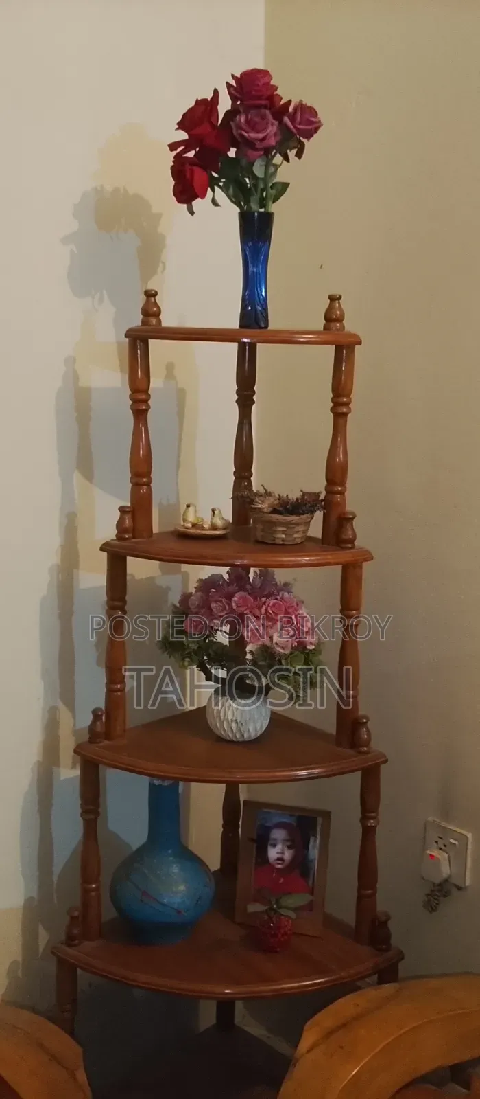 ভালো মানের কাঠের সোফা বিক্রি করা হবে।