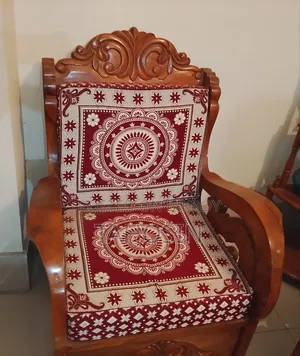 ভালো মানের কাঠের সোফা বিক্রি করা হবে।