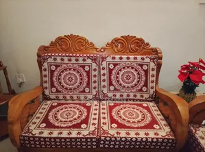ভালো মানের কাঠের সোফা বিক্রি করা হবে।