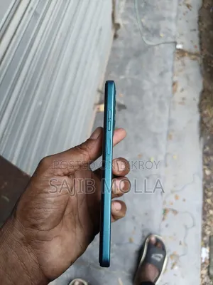 Motorola 64 GB Green