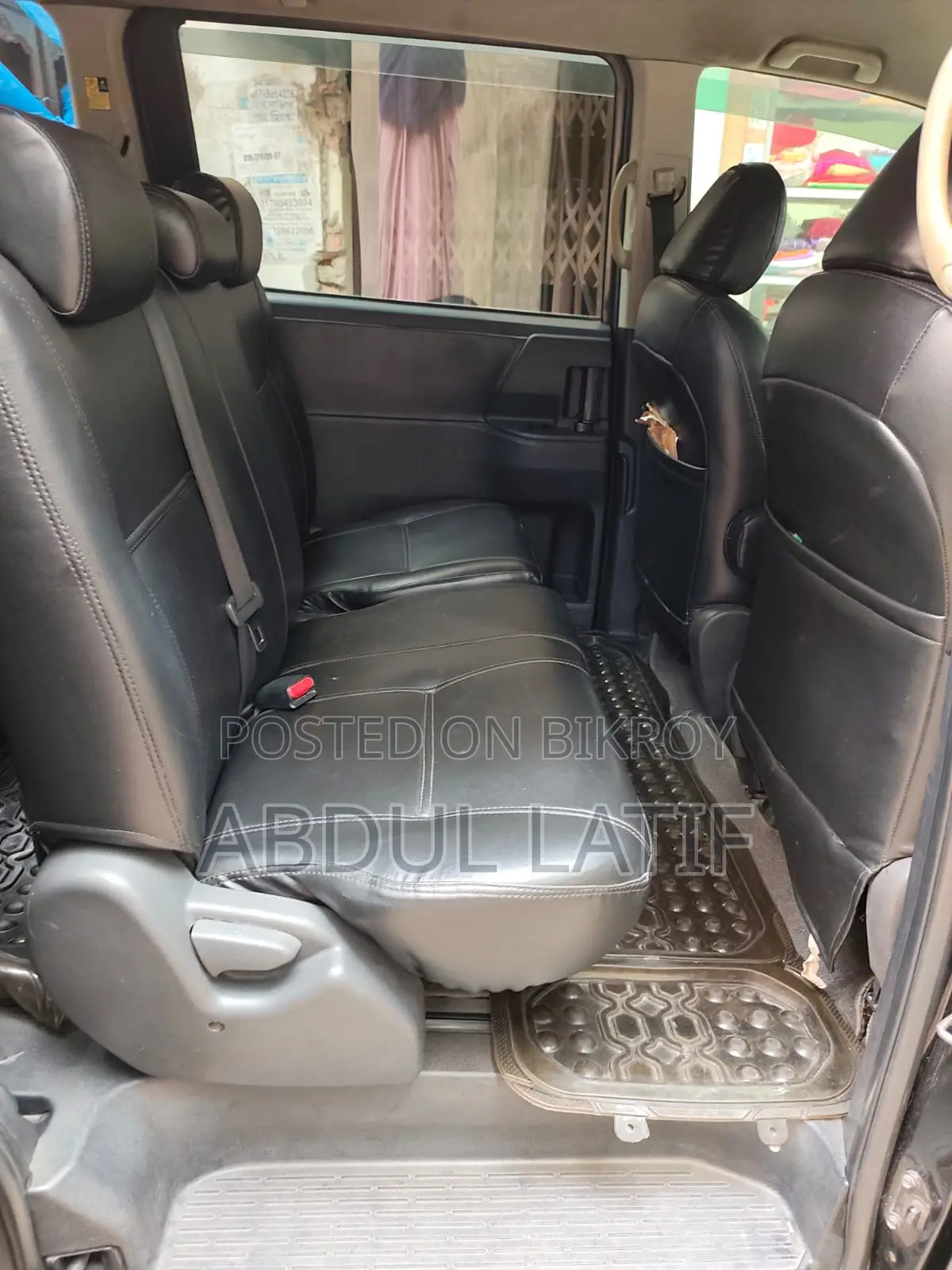 Toyota Noah 2.0 143hp All-Wheel Drive (8-Seater) 2011 Black