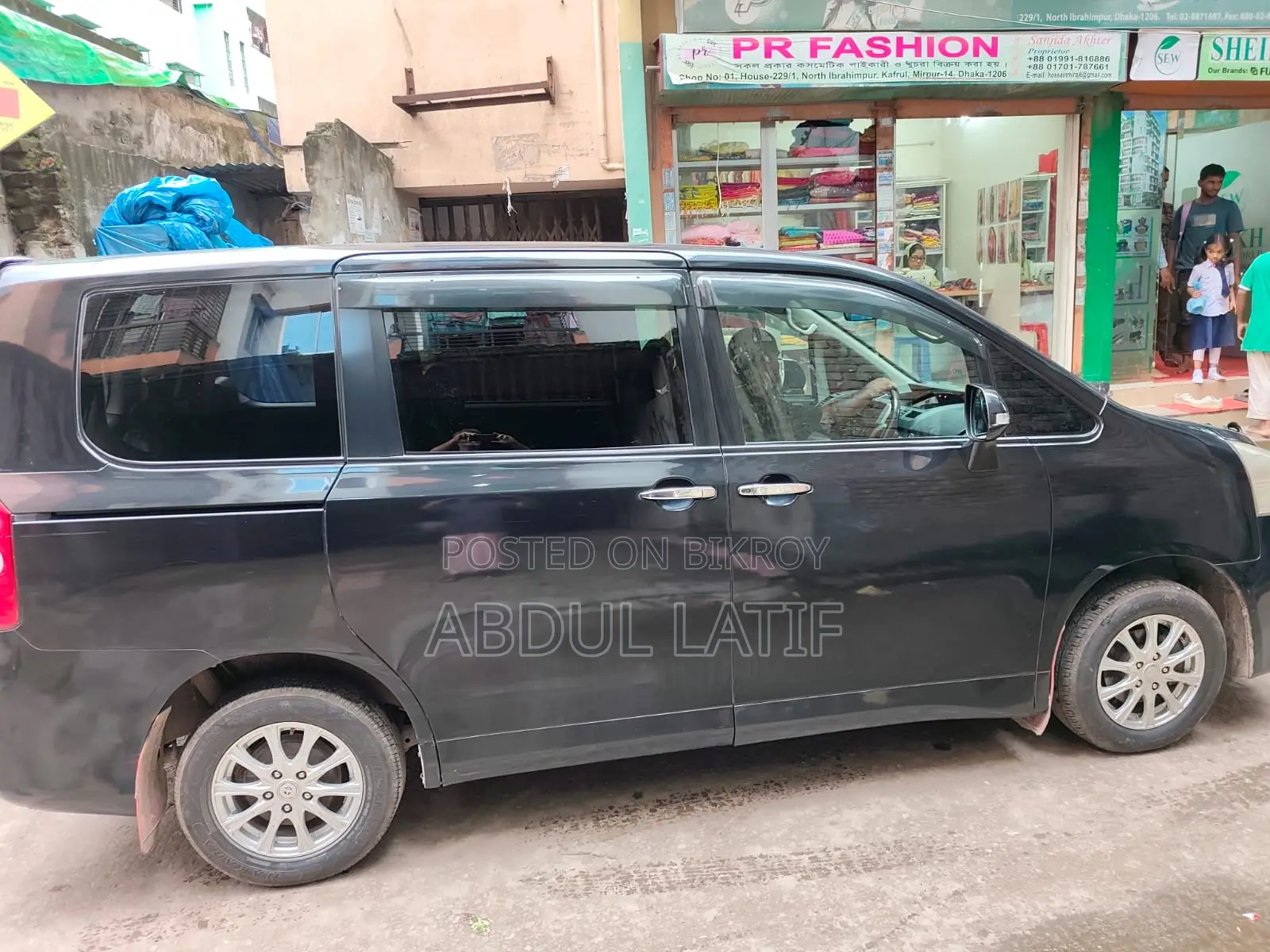 Toyota Noah 2.0 143hp All-Wheel Drive (8-Seater) 2011 Black
