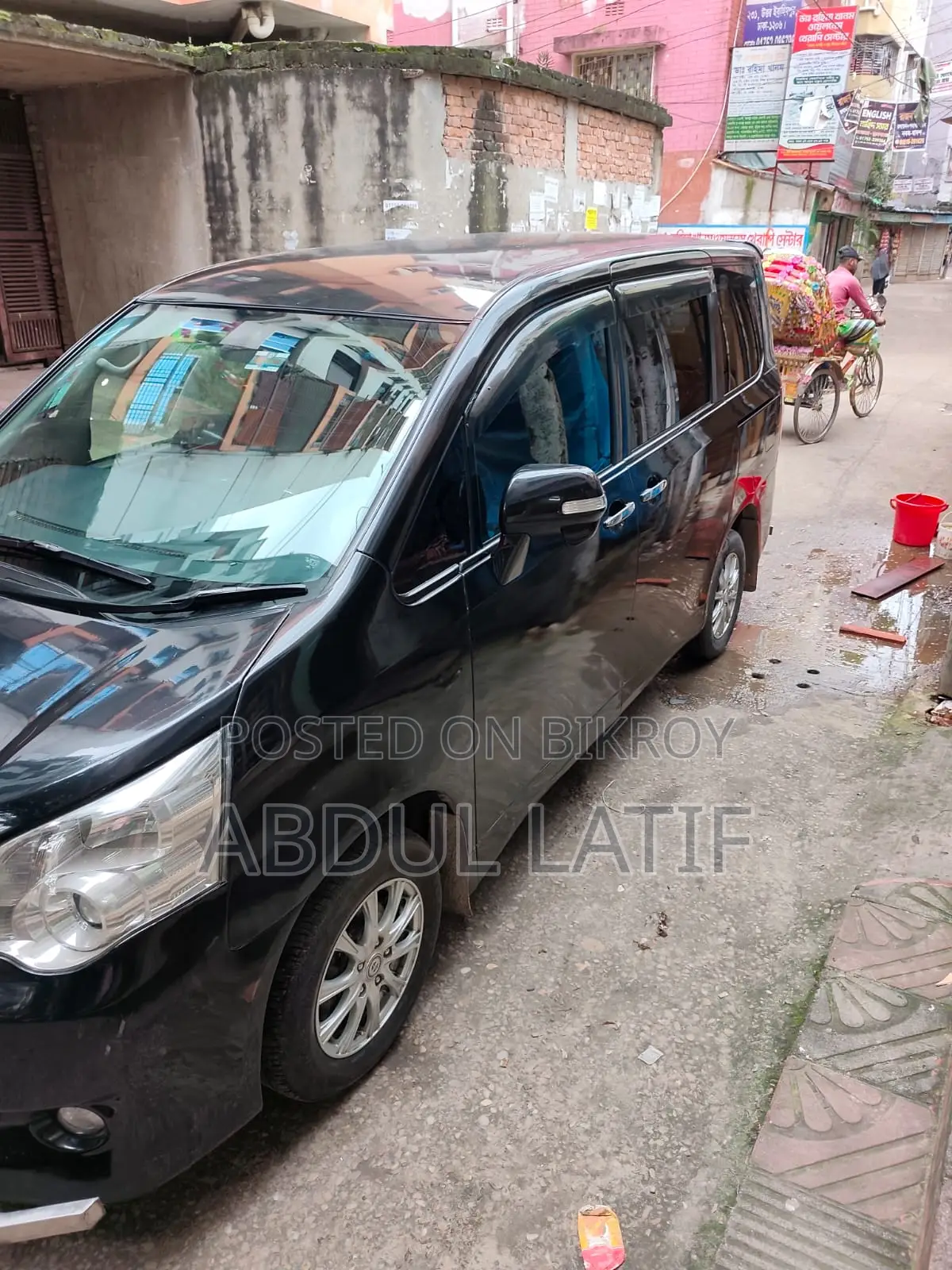 Toyota Noah 2.0 143hp All-Wheel Drive (8-Seater) 2011 Black