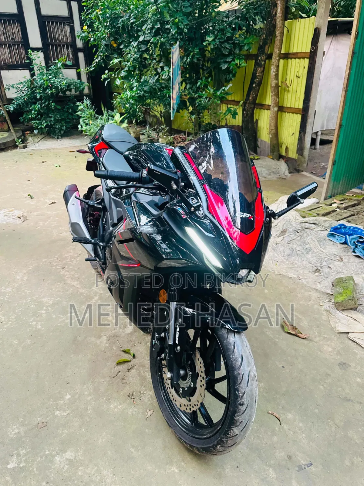 নতুন জিপিক্স লিজেন্ড ২৫০ টুইন ২০২৬ ব্ল্যাক