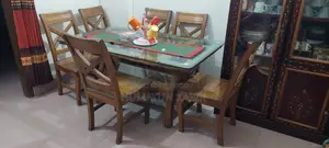 ডাইনিং টেবিল