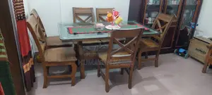 ডাইনিং টেবিল