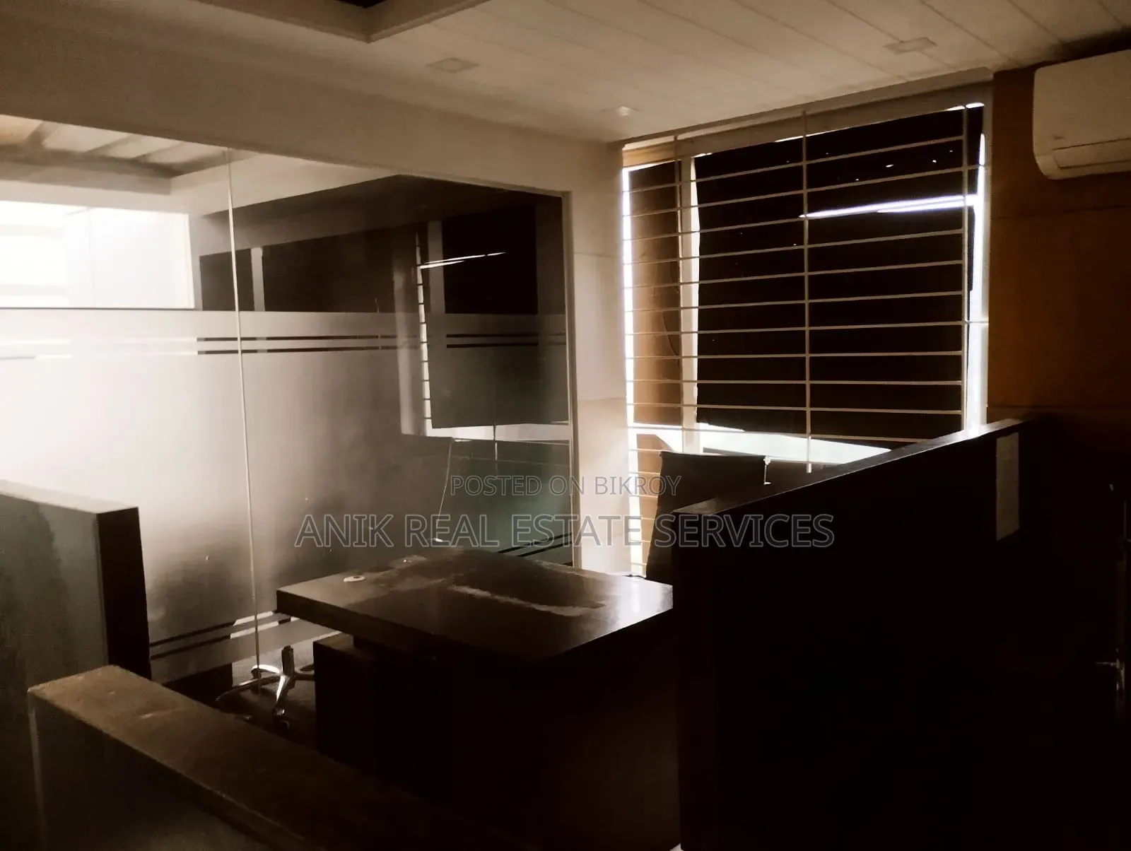 Commercial 2400 SQ FT Office Space For Rent in Banani