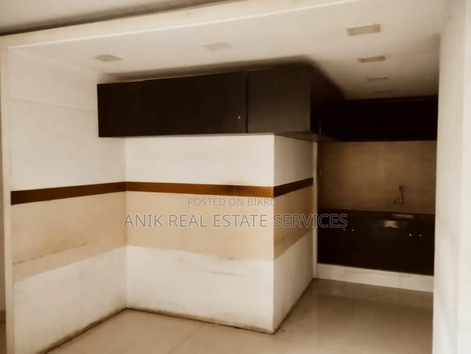 Commercial 2400 SQ FT Office Space For Rent in Banani