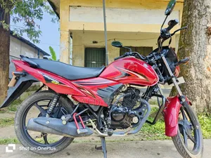 সুজুকি হায়াতে ইপি ২০২২ লাল