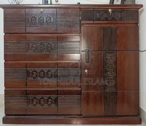 Malaysian Wooden Wardrobe for Sale | 4.5×4×1.5 Ft |