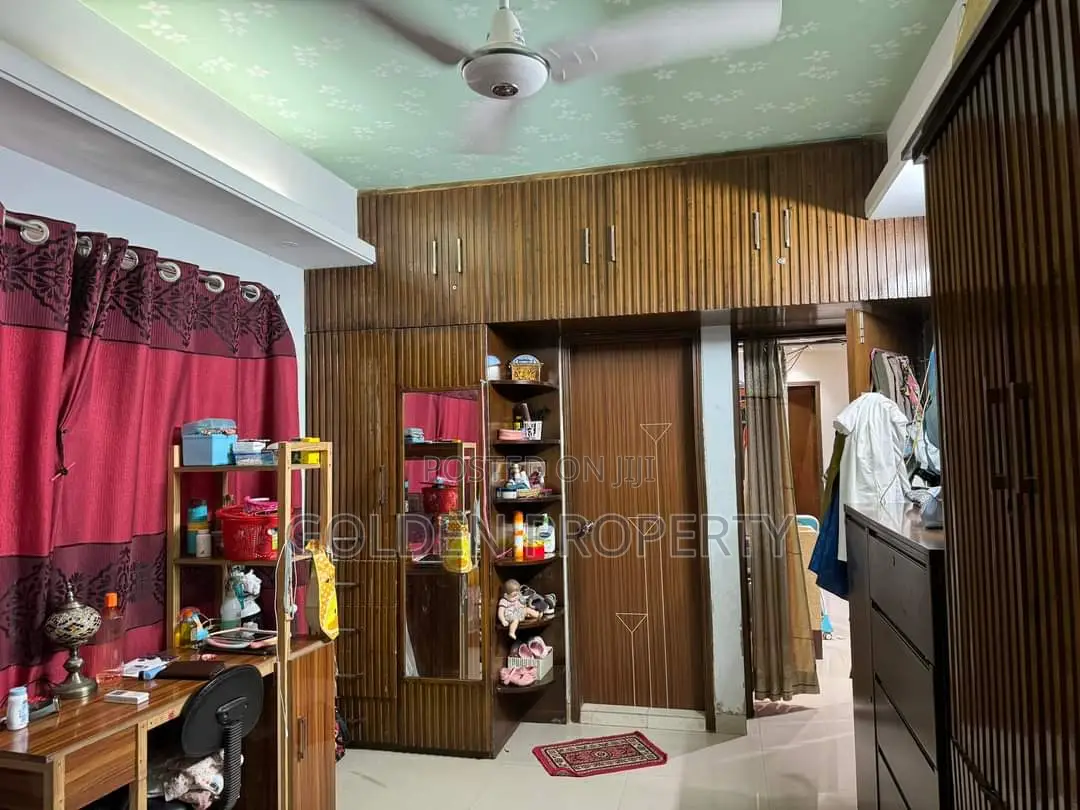 3bdrm Apartment in Used Flat For Sale, Basundhara for sale