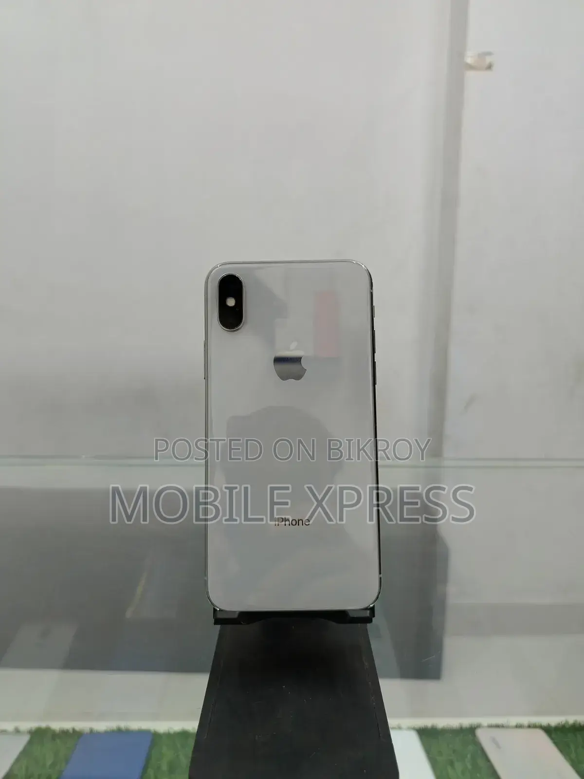 Apple iPhone X 64 GB White