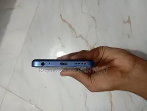 নতুন ইনফিনিক্স হট ৬০আই ২৫৬ জিবি নীল