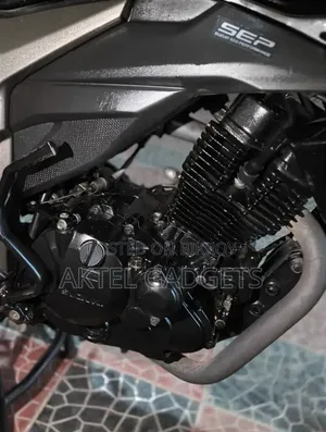 সুজুকি জিক্সার ২০২৩ ব্ল্যাক