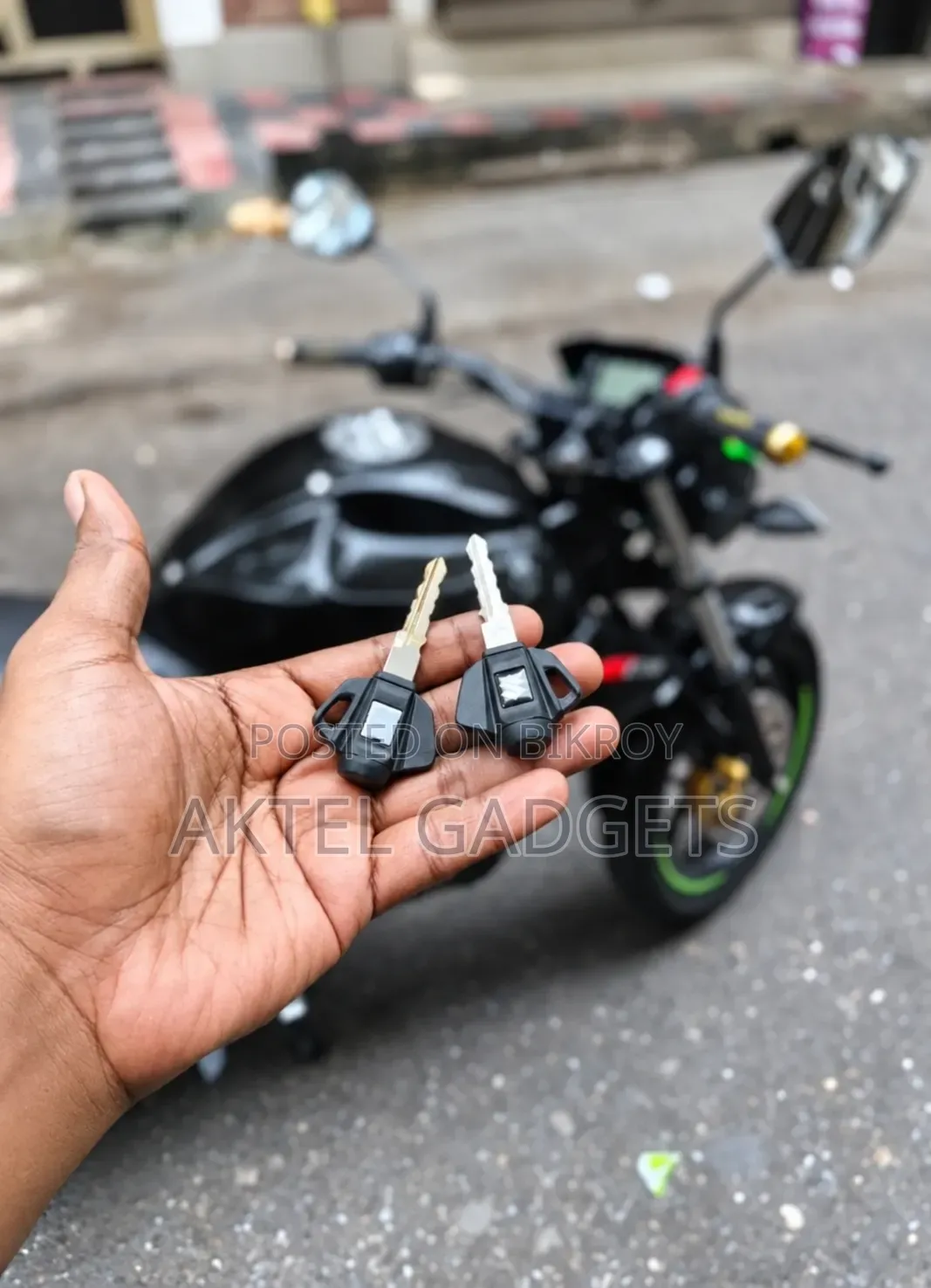 সুজুকি জিক্সার ২০২৩ ব্ল্যাক