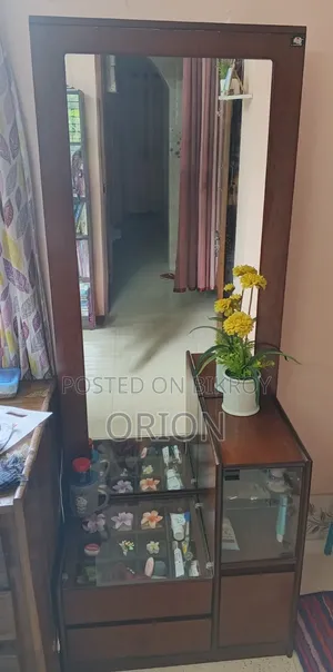 Regal Dressing Table