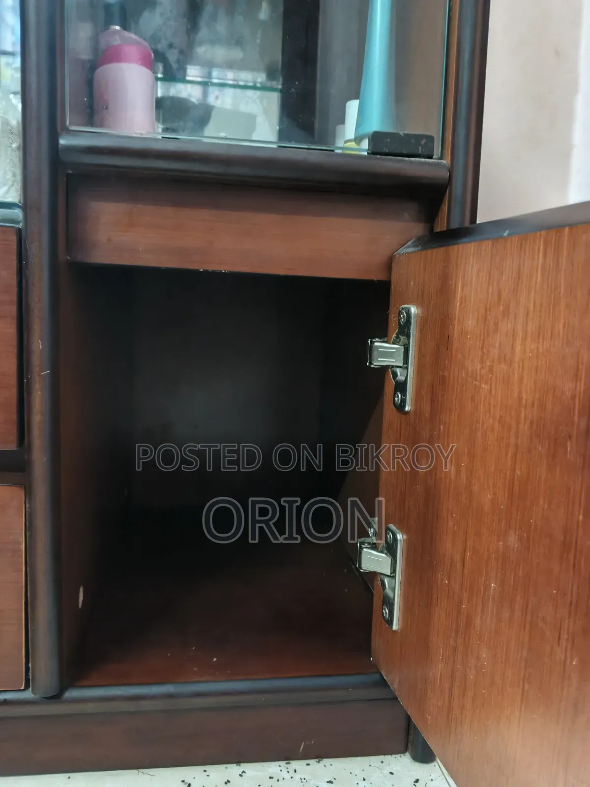 Regal Dressing Table