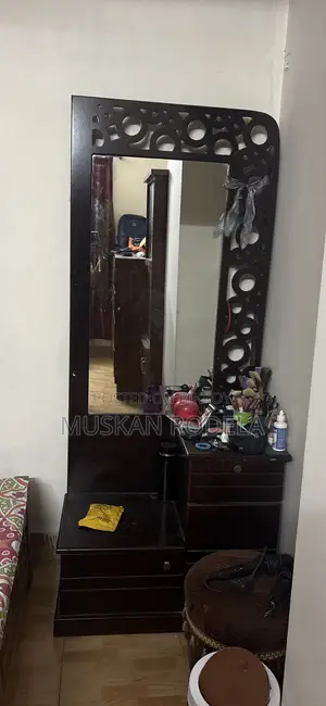 ড্রেসিং টেবিল
