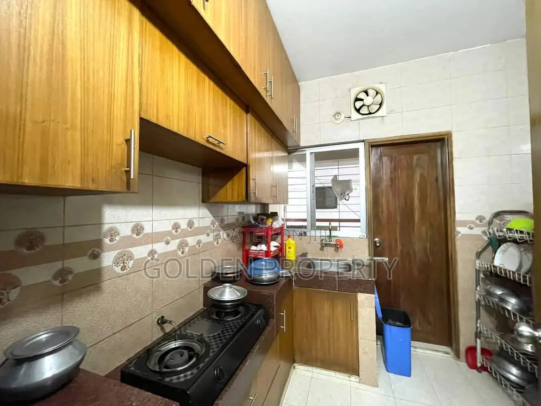 3bdrm Apartment in জি ব্লকে 1532, Basundhara for sale