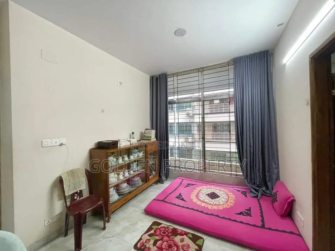 3bdrm Apartment in জি ব্লকে 1532, Basundhara for sale