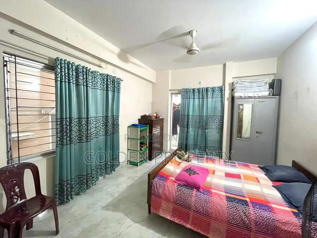 3bdrm Apartment in জি ব্লকে 1532, Basundhara for sale