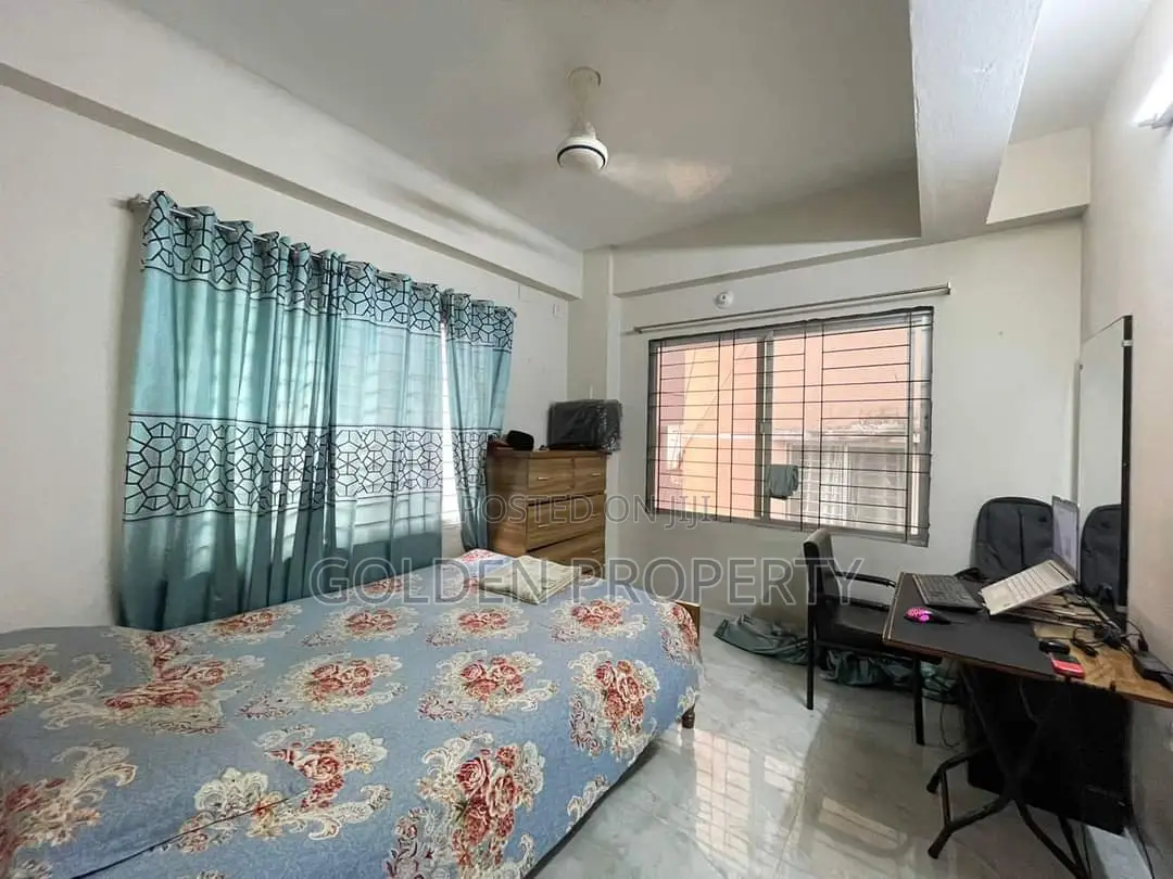 3bdrm Apartment in জি ব্লকে 1532, Basundhara for sale