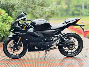 নিউ ইয়ামাহা এফজেডএস ভি৪ ২০২৩ ব্ল্যাক