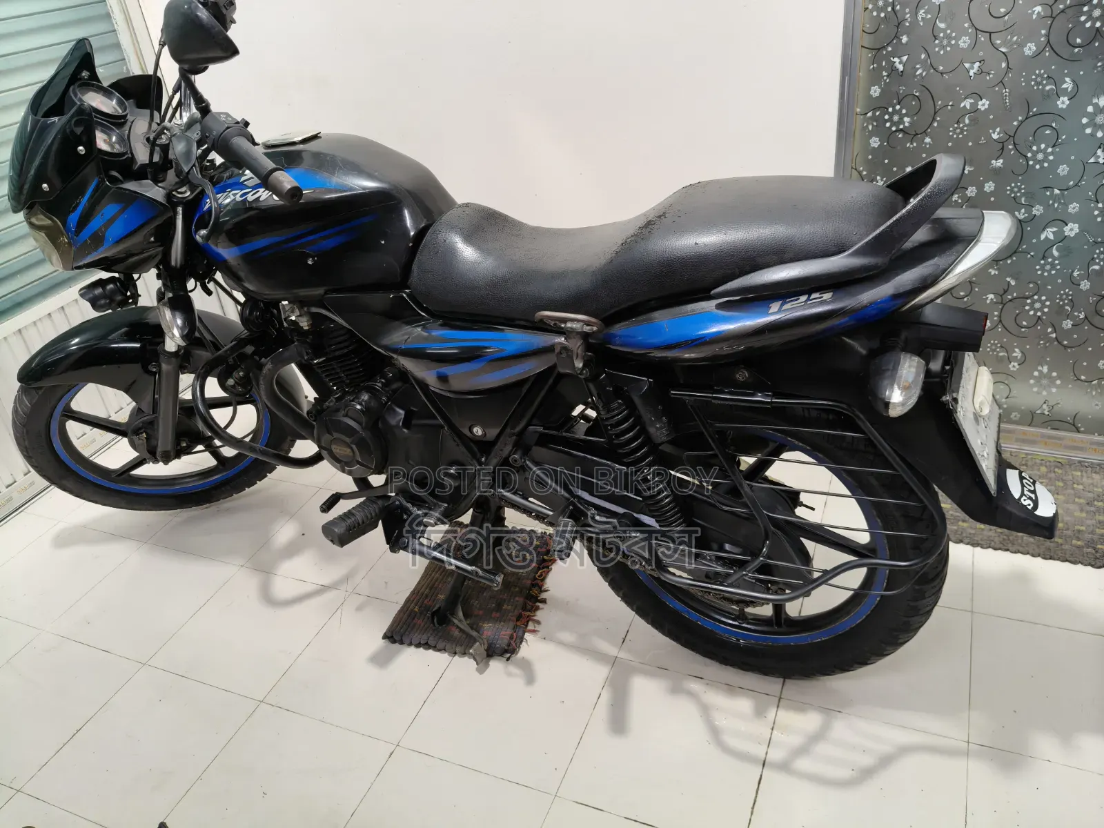বাজাজ ডিসকভার ১২৫ ২০১৫ কালো