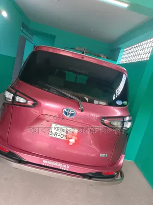 Toyota Sienta 1.5 Hybrid FWD 2016 Maroon