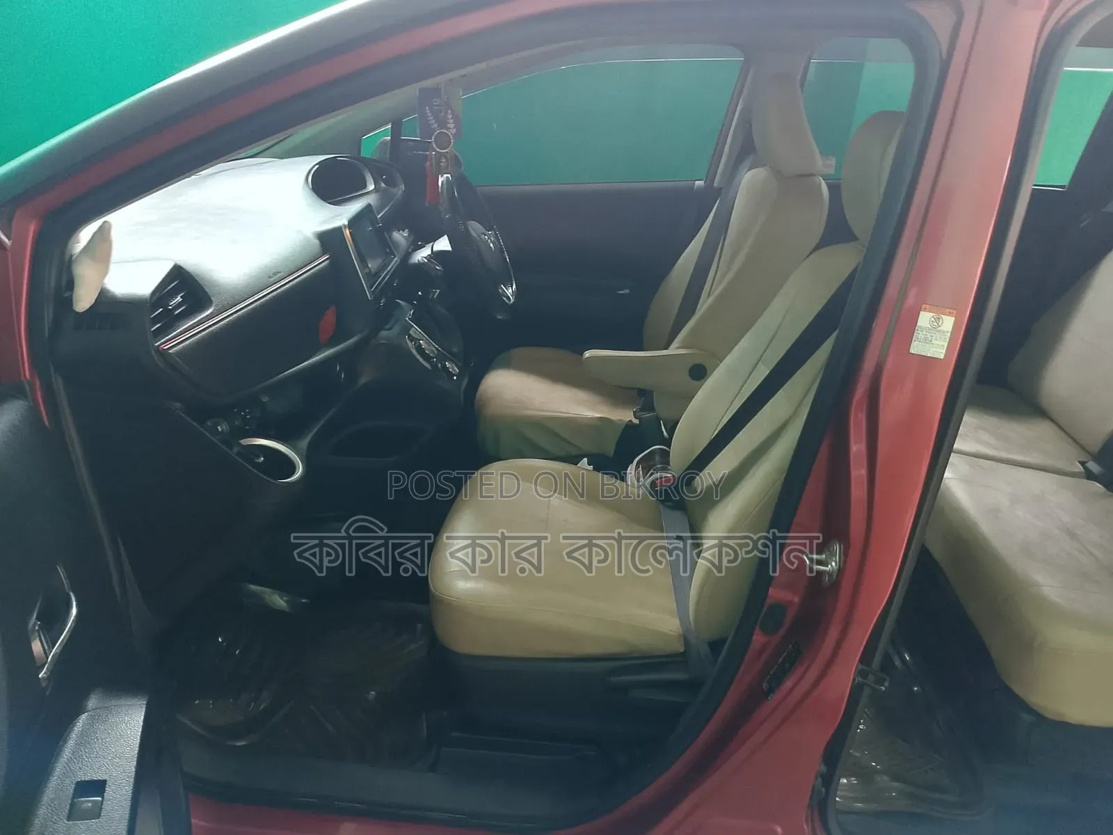 Toyota Sienta 1.5 Hybrid FWD 2016 Maroon