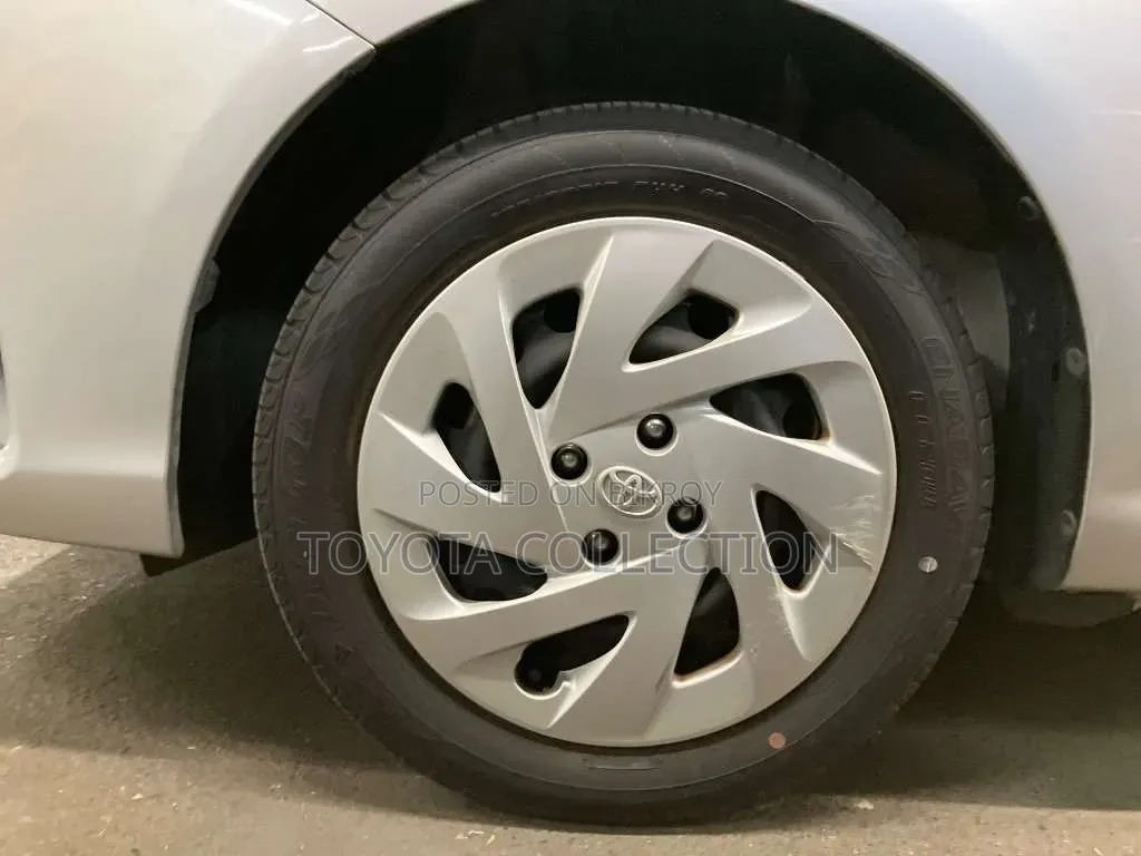 Toyota Axio 2021 Silver