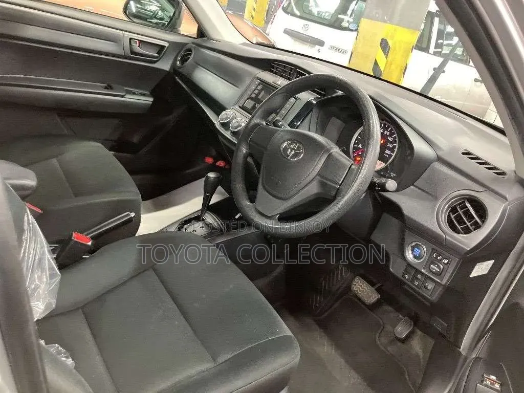 Toyota Axio 2021 Silver