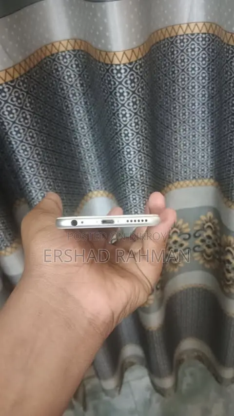Apple iPhone 6s 64 GB