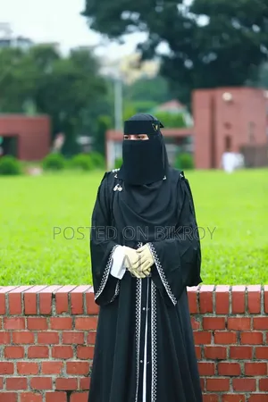 ডুবাই লাভ লেস বোরখা