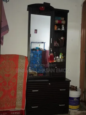 ড্রেসিং টেবিল