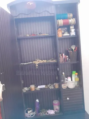 ড্রেসিং টেবিল