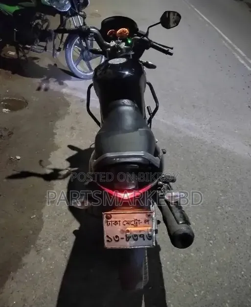 হোন্ডা ইউনিকর্ন ২০০৯ কালো