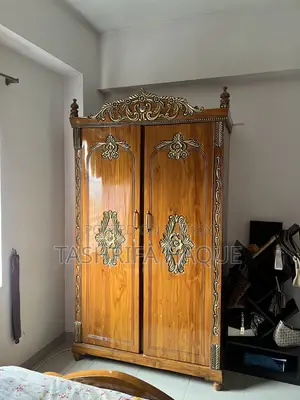 ম্যাট্র্রেসসহ খাট, বসার টুলসহ ড্রেসিং টেবিল এবং দুই পার্টের আলমিরা