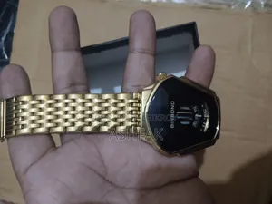 ২ টা ঘড়ি বিক্রি হবে