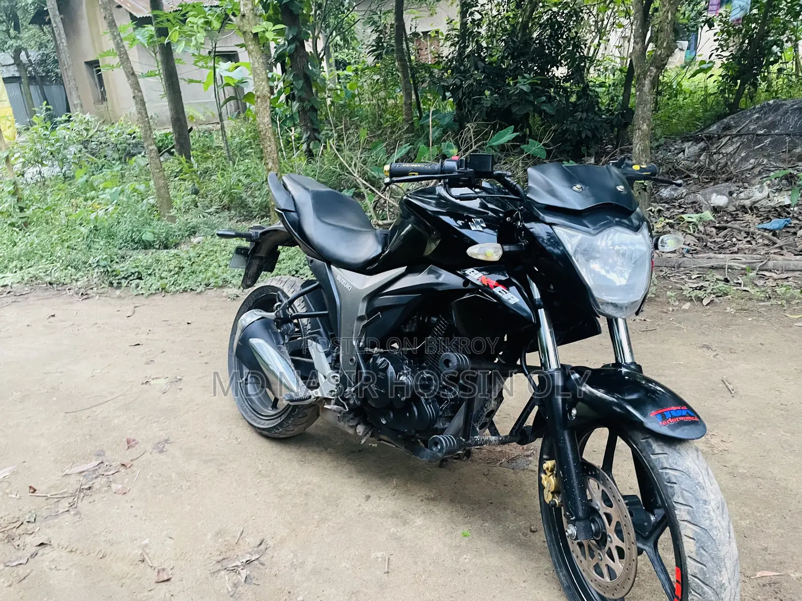 সুজুকি জিক্সার ২০২২ কালো