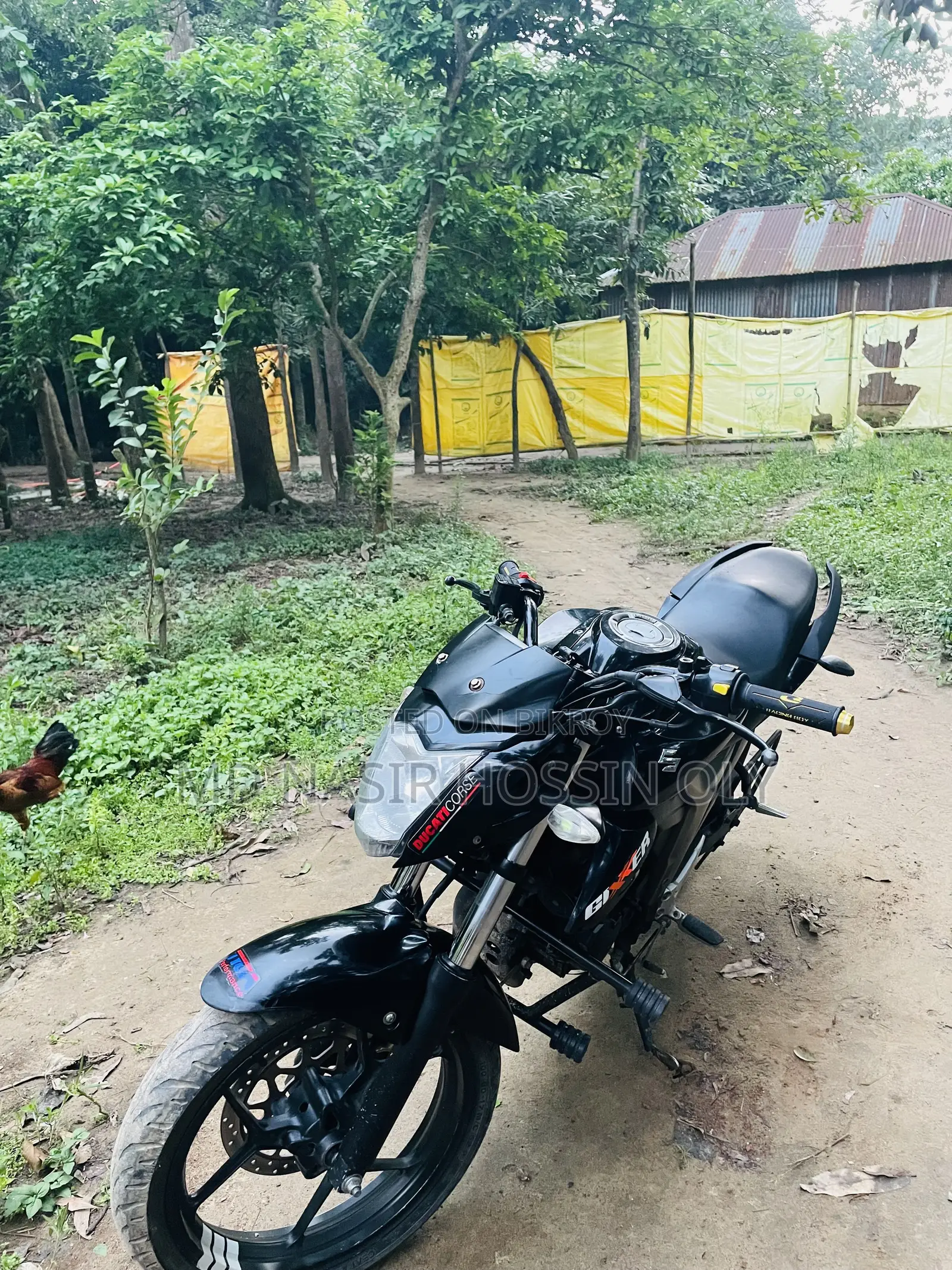 সুজুকি জিক্সার ২০২২ কালো