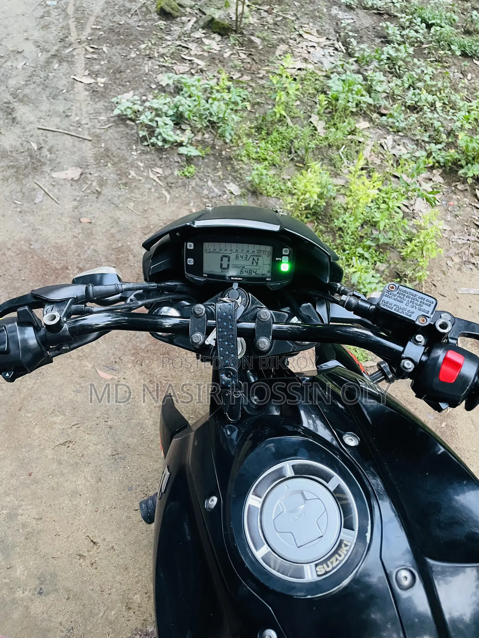 সুজুকি জিক্সার ২০২২ কালো