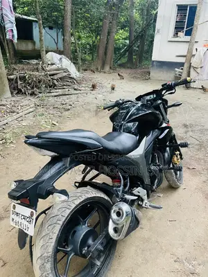 সুজুকি জিক্সার ২০২২ কালো