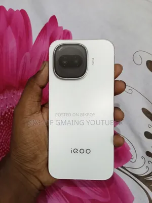 আইকিউও ২৫৬ জিবি সাদা