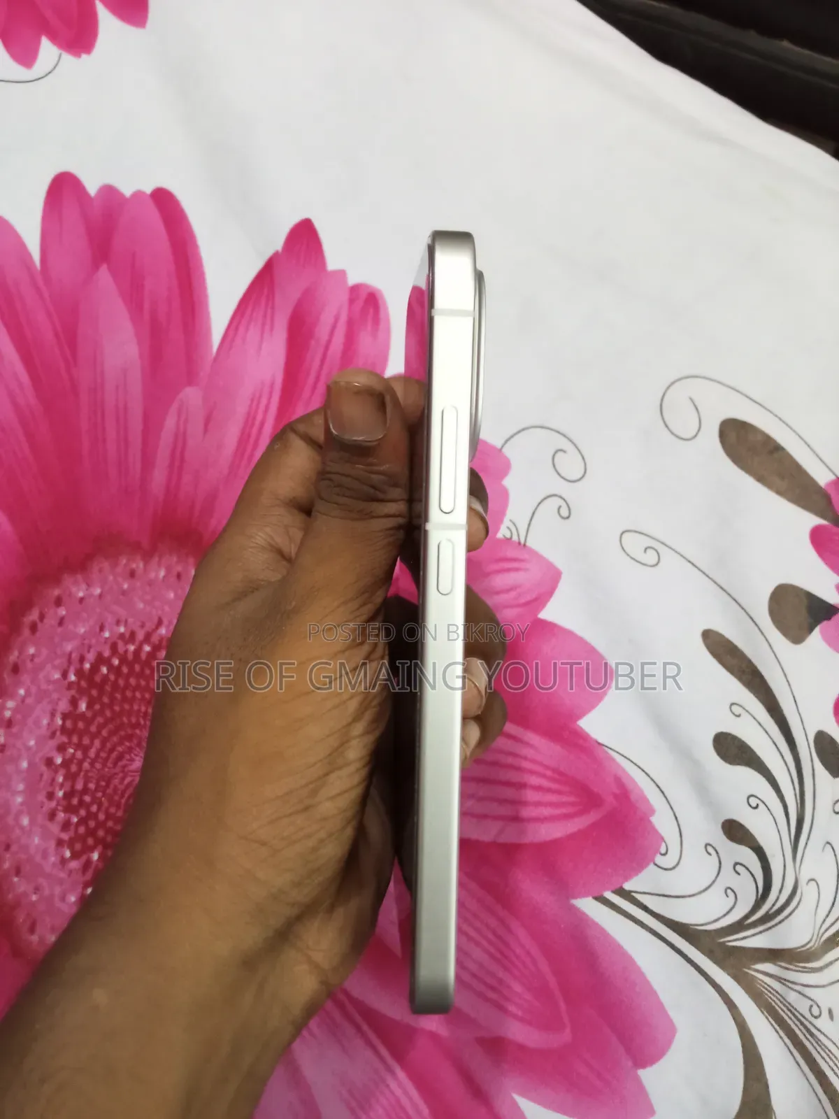 আইকিউও ২৫৬ জিবি সাদা