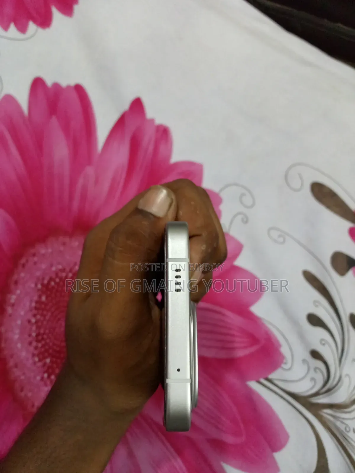 আইকিউও ২৫৬ জিবি সাদা