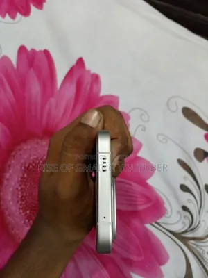 আইকিউও ২৫৬ জিবি সাদা