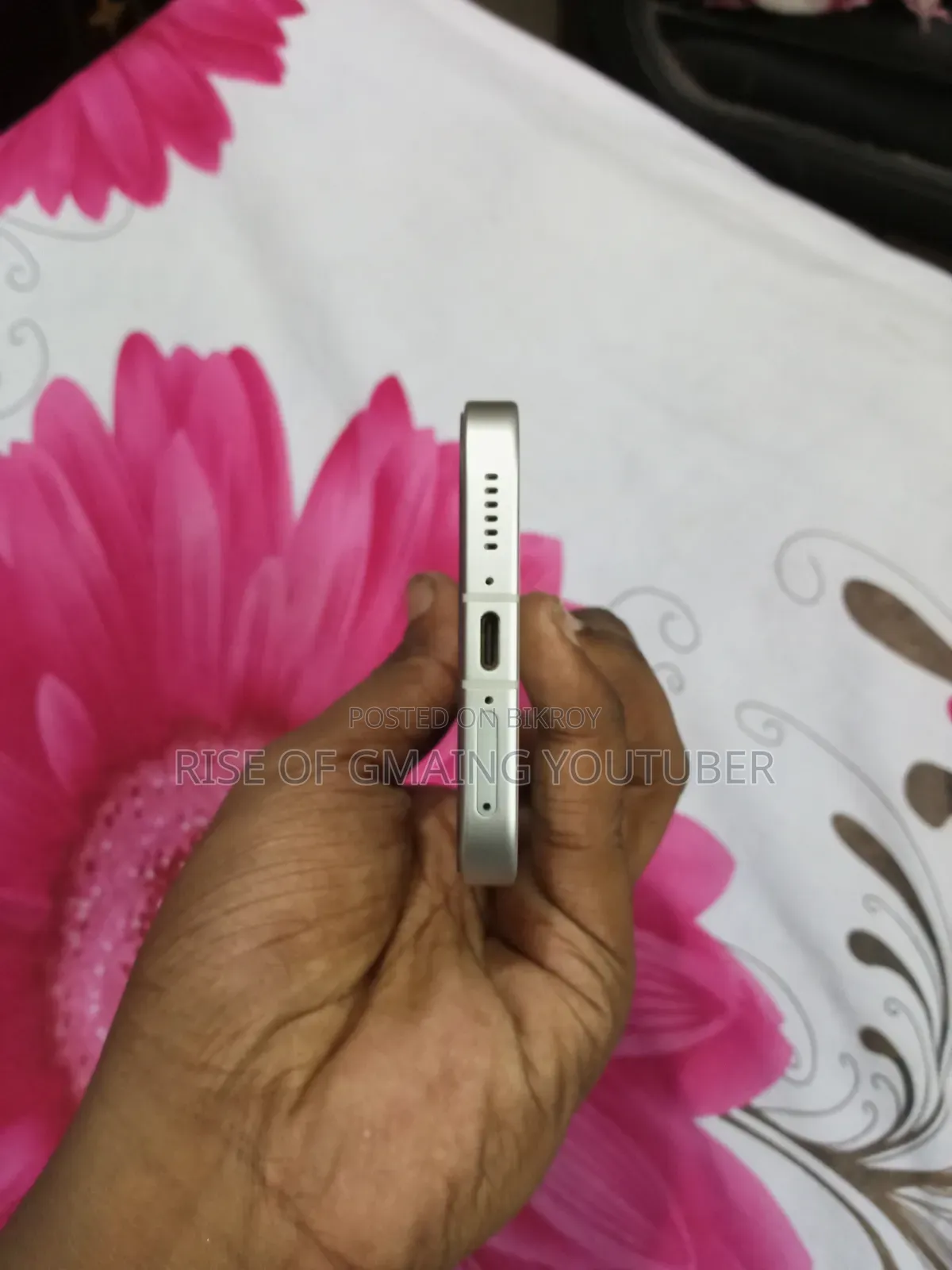 আইকিউও ২৫৬ জিবি সাদা