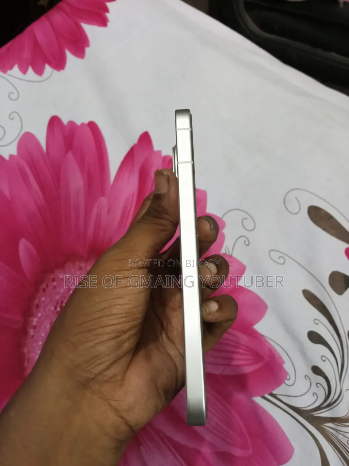 আইকিউও ২৫৬ জিবি সাদা
